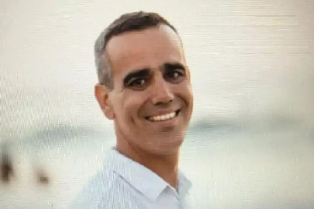 Este miércoles, el brazo armado de Hamás publicó un nuevo video en el que aparece Omri Miran, un rehén israelí con ciudadanía húngara, quien fue secuestrado el 7 de octubre de 2023 durante el brutal ataque del grupo islamista contra el sur de Israel.