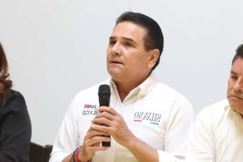 La jueza federal Patricia Sánchez Nava citó al ex gobernador de Michoacán, Silvano Aureoles Conejo, a una audiencia inicial el próximo martes 20 de agosto, donde será imputado por la Fiscalía General de la República (FGR) por presuntos delitos de peculado, operaciones con recursos de procedencia ilícita, asociación delictuosa y administración fraudulenta.
