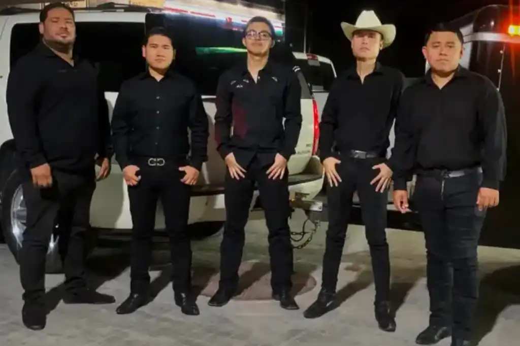Familiares y seguidores reportaron como desaparecidos a cinco integrantes del Grupo Fugitivo, banda norteña originaria de esta ciudad fronteriza, la noche del domingo 25 de mayo, luego de perder todo contacto con ellos tras su última aparición en redes sociales.