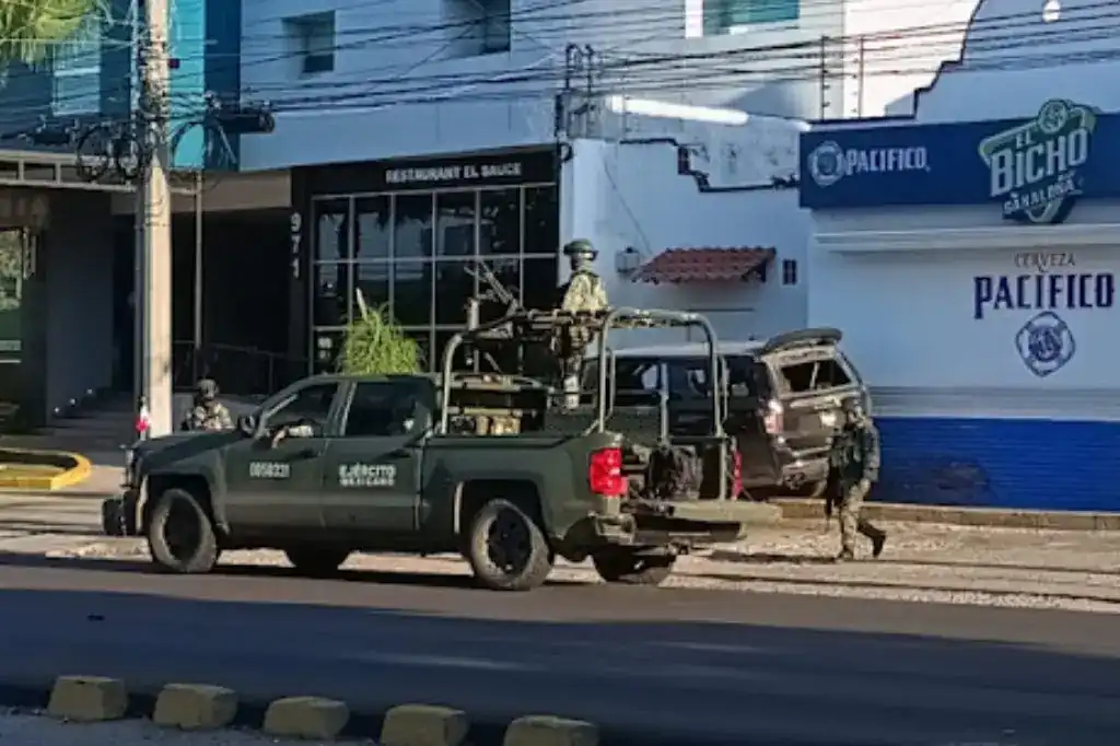 Dos niñas murieron en medio de un tiroteo ocurrido en la comunidad serrana de La Cieneguilla, municipio de Badiraguato, Sinaloa. La Fiscalía General de la República (FGR) atrajo la investigación al estar relacionada con un ataque directo contra elementos del Ejército y personal de la Fiscalía General del Estado (FGE).