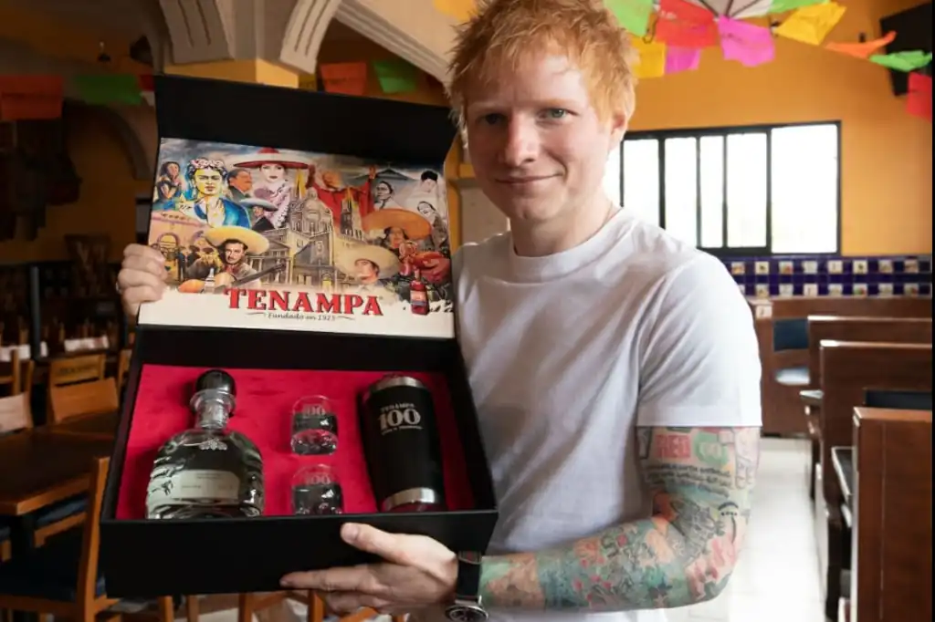 Ed Sheeran sorprendió a sus seguidores mexicanos con un concierto acústico inesperado en el emblemático Salón Tenampa, ubicado en la Plaza Garibaldi, como parte de una convivencia organizada por Spotify.