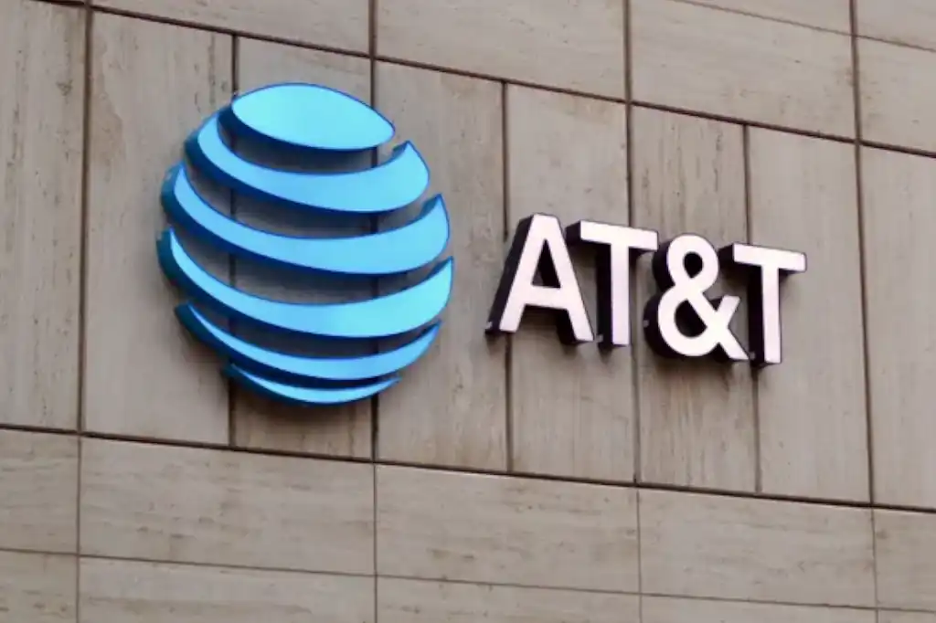 Después de más de diez años intentando posicionarse en el mercado mexicano de telecomunicaciones, AT&T se prepara para abandonar México.