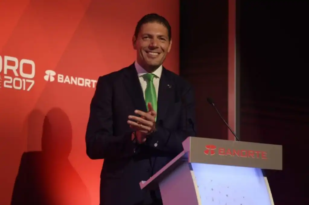 Carlos Hank González lidera Banorte, uno de los bancos más poderosos de México, y se ha consolidado como una de las figuras empresariales más influyentes del país.