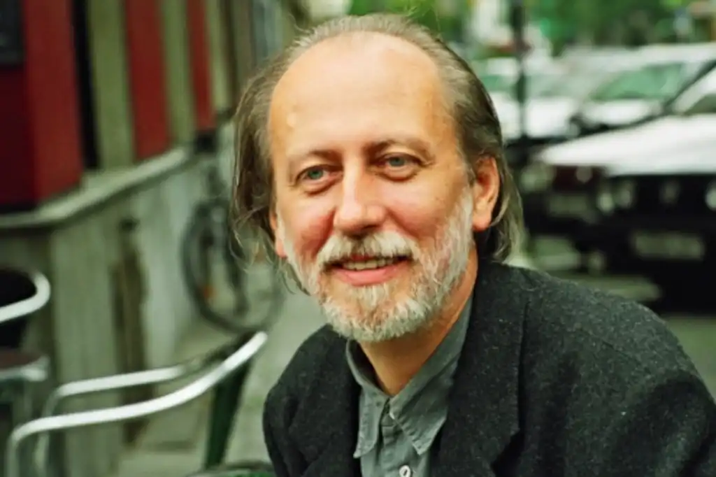 Expectación mundial ante el Nobel de Literatura 2025: Ghosh, Krasznahorkai y Rivera Garza entre los favoritos.