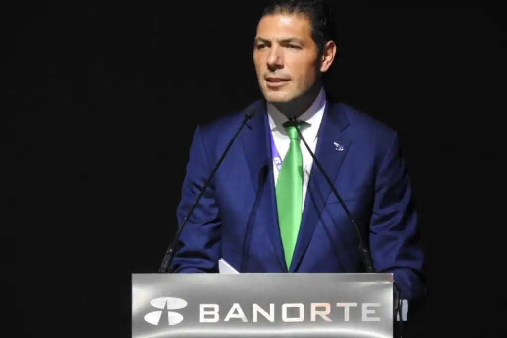 ¿Quién es Carlos Hank González?