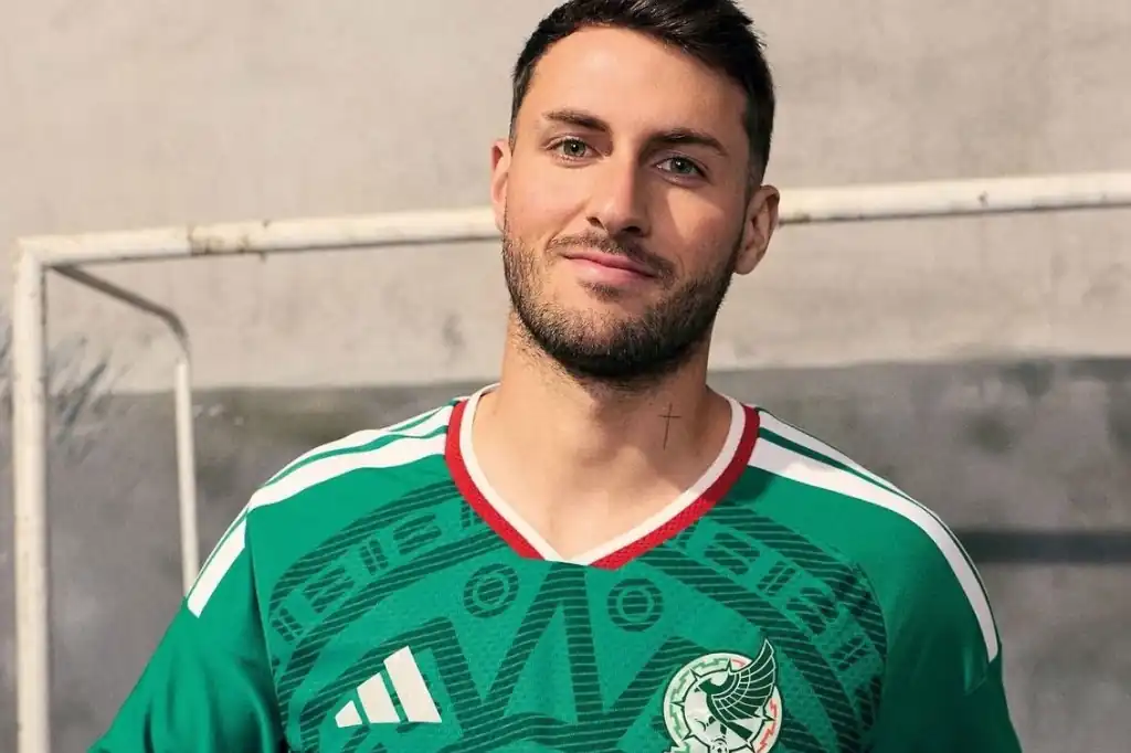La Selección Mexicana de fútbol presentó oficialmente la playera que utilizará como local durante la Copa del Mundo 2026, torneo que se disputará de manera conjunta en Estados Unidos, Canadá y México.