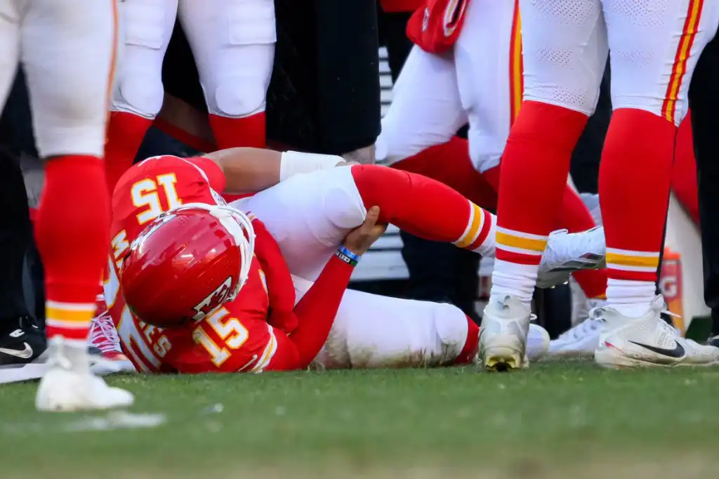Lesión de Patrick Mahomes lo pone en duda para la próxima temporada.