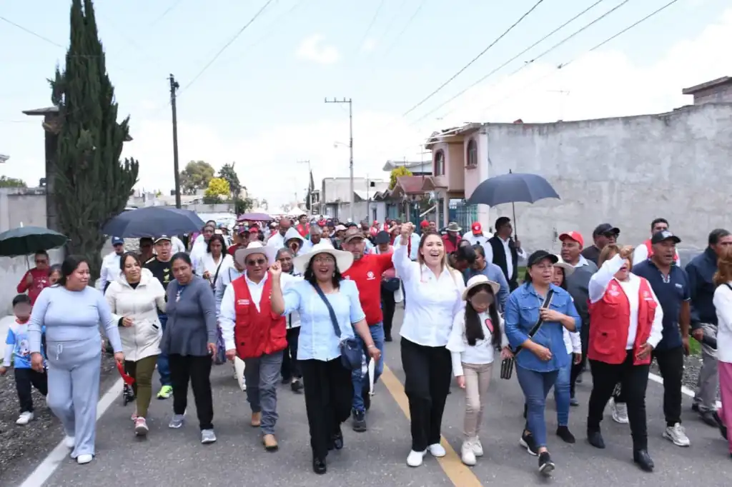 Rehabilitan calle Carlos Hank González; Ana Muñiz reafirma compromiso con vecinos