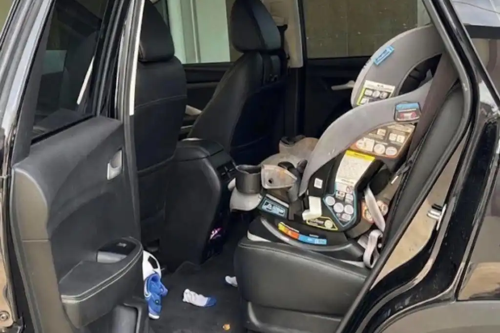 Muere niño de 3 años por golpe de calor tras quedar dentro de un auto en Mexicali