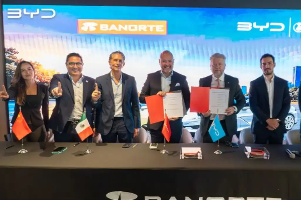 BYD y Banorte sellan alianza para impulsar el financiamiento de autos eléctricos