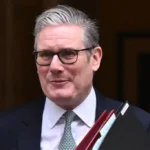 El primer ministro del Reino Unido, Keir Starmer, anuncia su dimisión