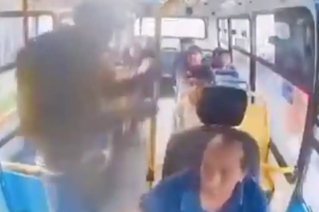Asalto a transporte público deja tres pasajeros baleados en Puebla