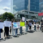 Aspirantes de la UNAM bloquean Insurgentes Sur para rechazar examen de control