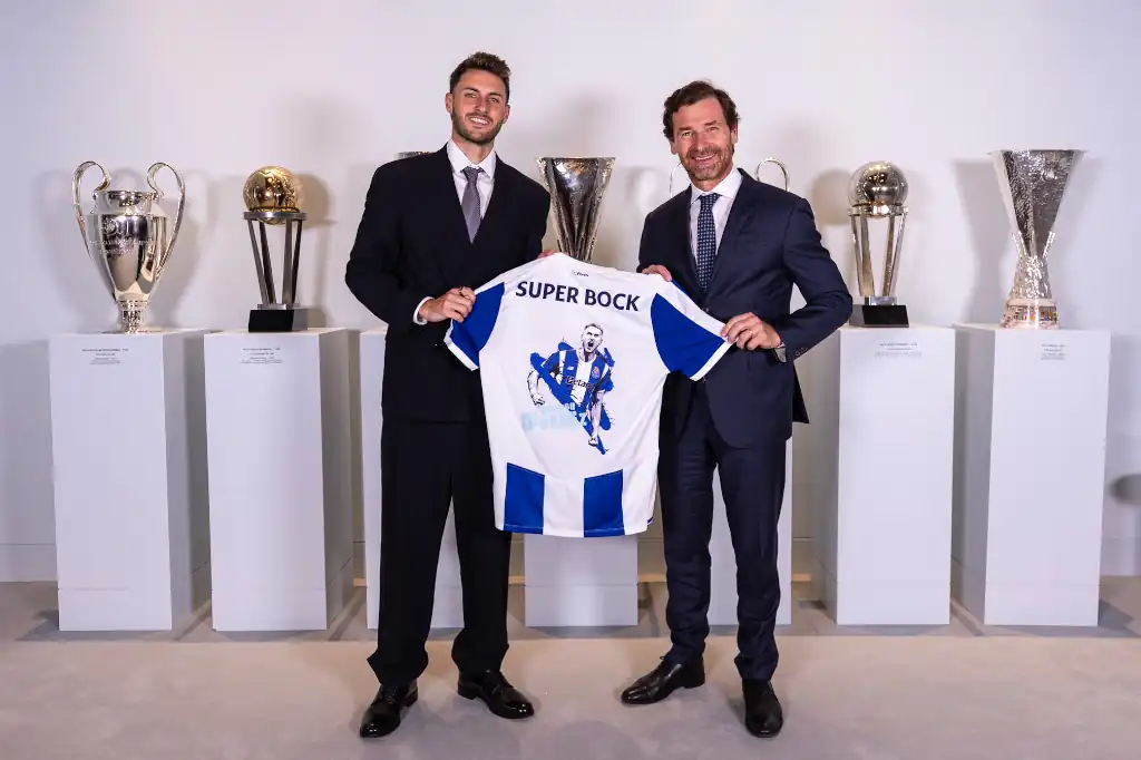 Santiago Giménez inicia una nueva etapa en Portugal con el Porto