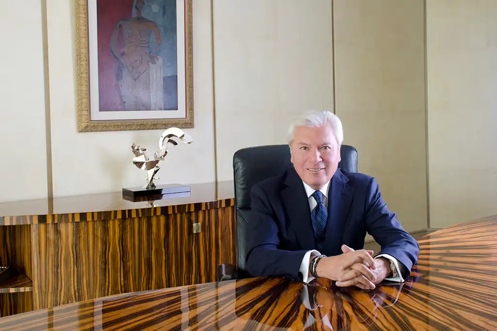 La apuesta de Carlos Hank Rhon por las finanzas y las grandes obras