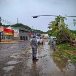 Huracán Simón mantiene categoría 3 y apunta a Mazatlán para el jueves
